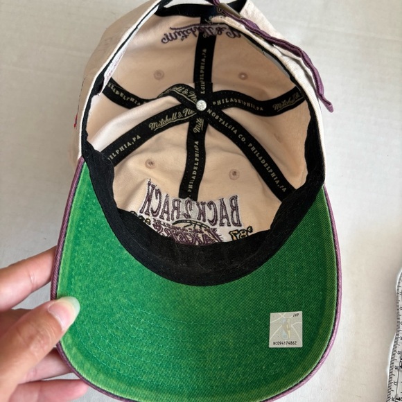 Mitchell & ness Los Angeles Lakers world champion hat 87’ 88’ reproduction hat - Picture 8 of 11